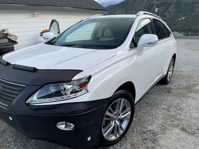 Exterior Detail on White SUV in Cashmere